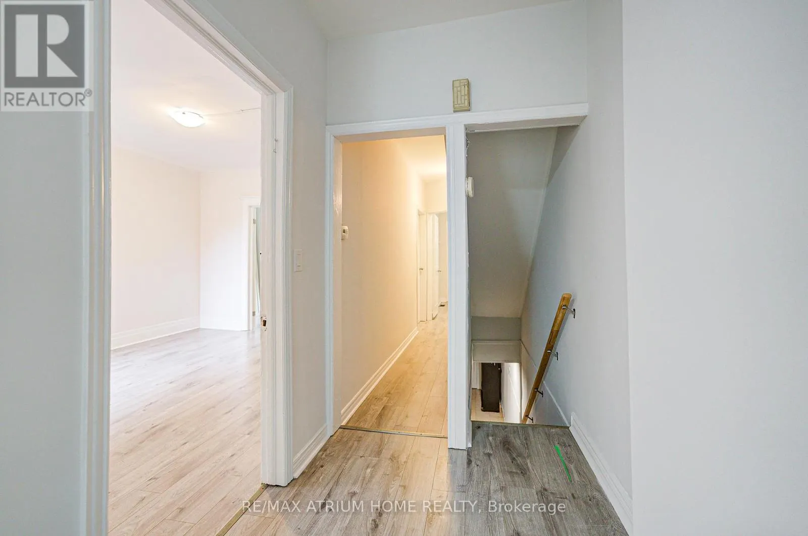 1000 DUNDAS STREET W