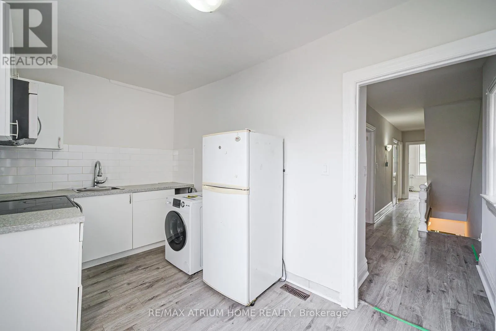 1000 DUNDAS STREET W