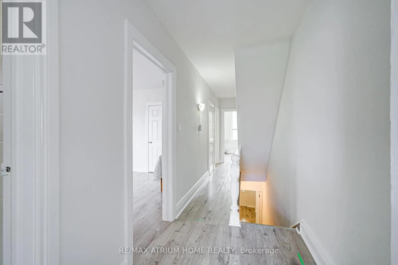 1000 DUNDAS STREET W