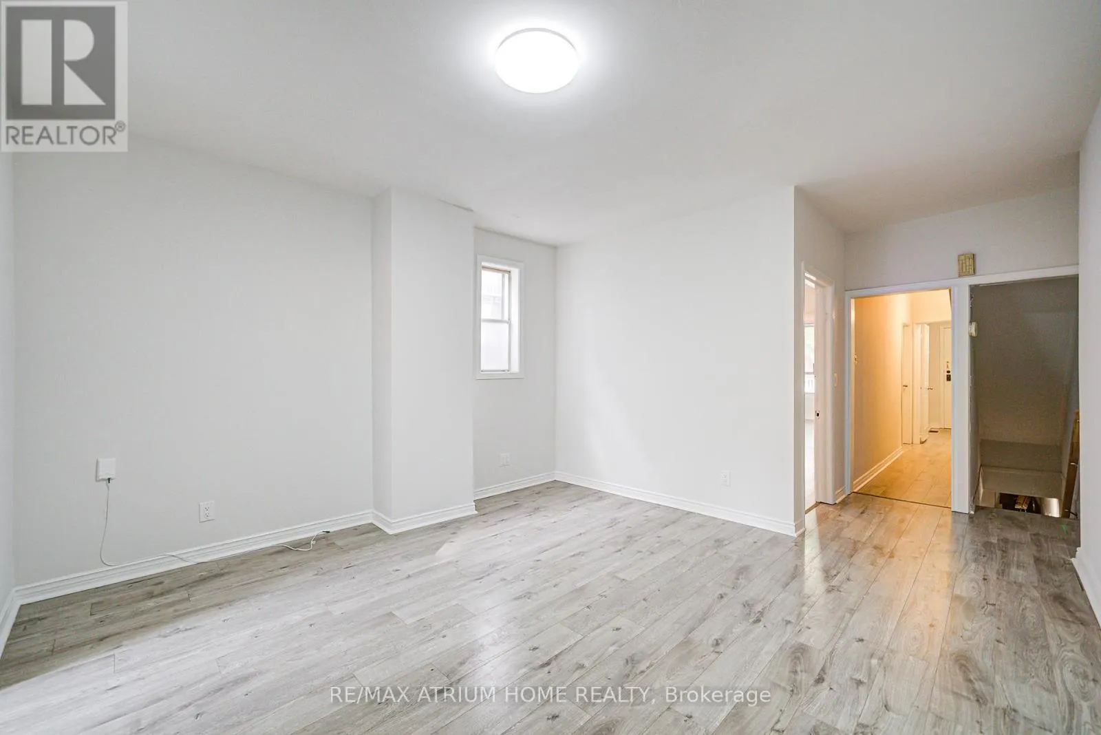 1000 DUNDAS STREET W