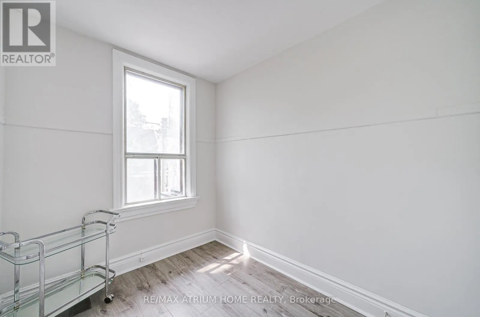 1000 DUNDAS STREET W