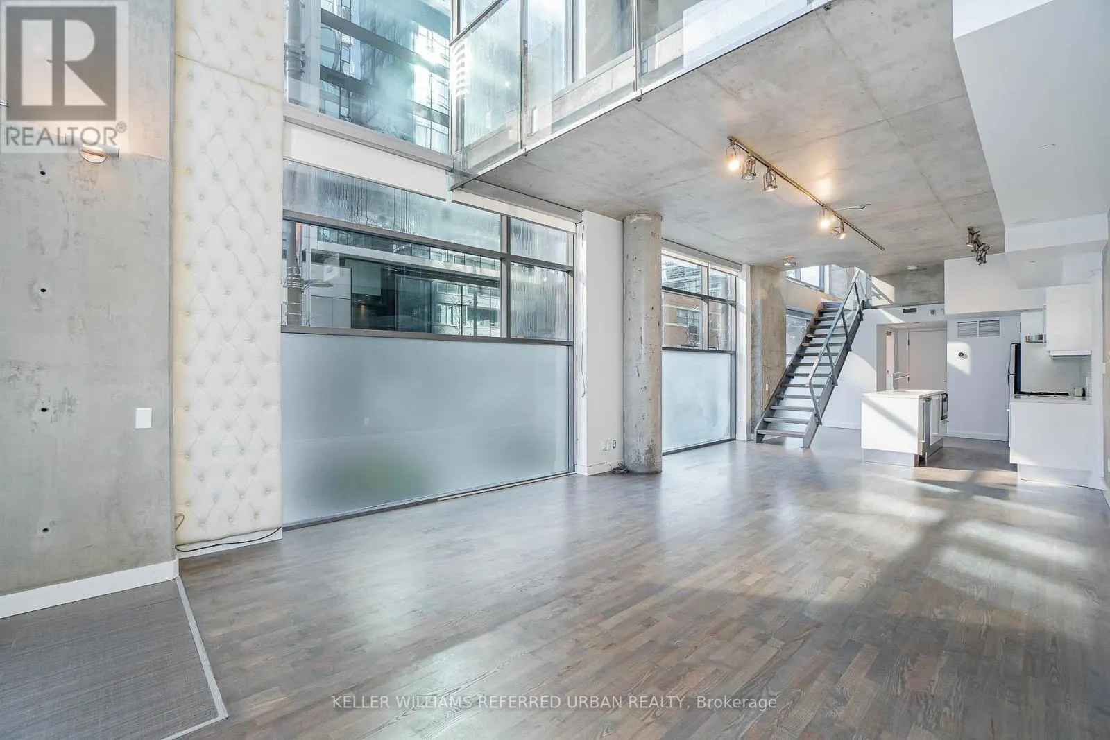 TH1 - 25 OXLEY STREET