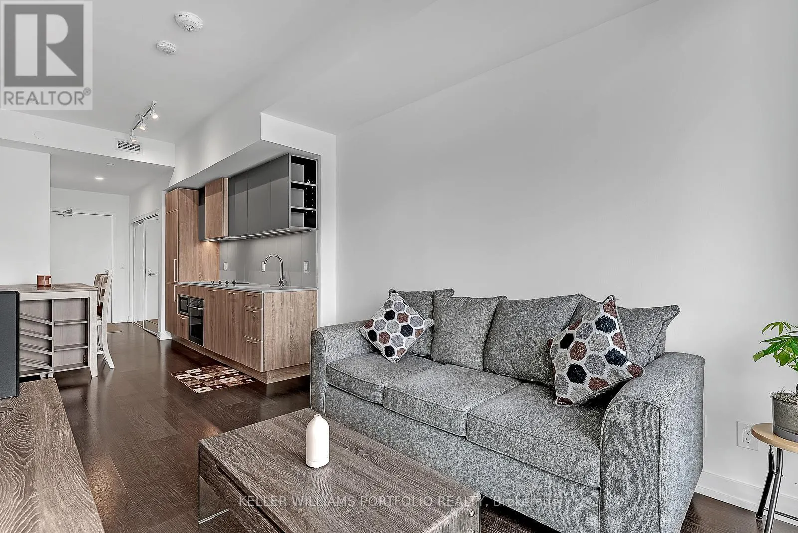 716 - 19 WESTERN BATTERY ROAD