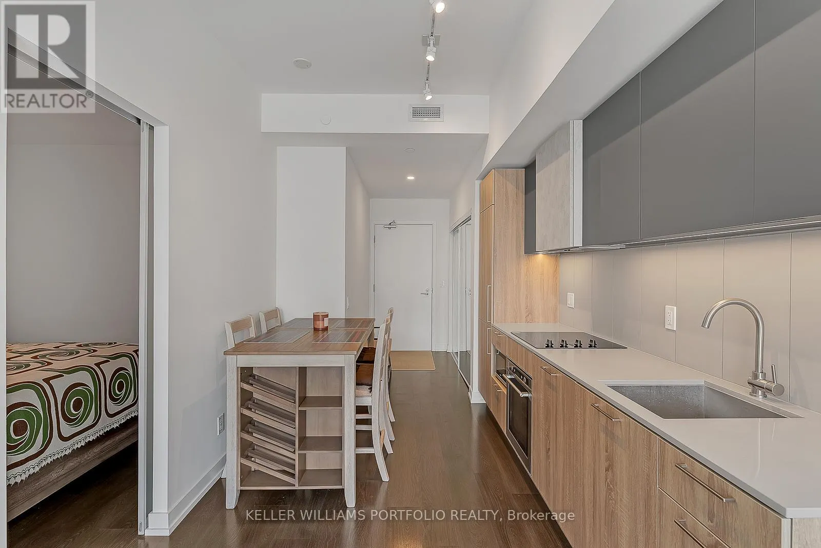716 - 19 WESTERN BATTERY ROAD