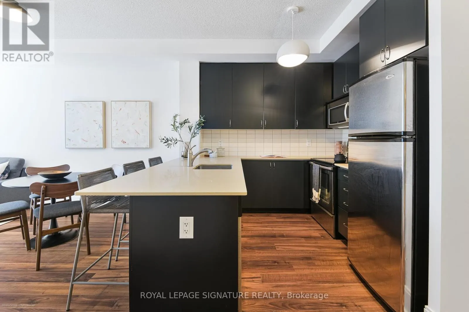 1007 - 560 FRONT STREET W