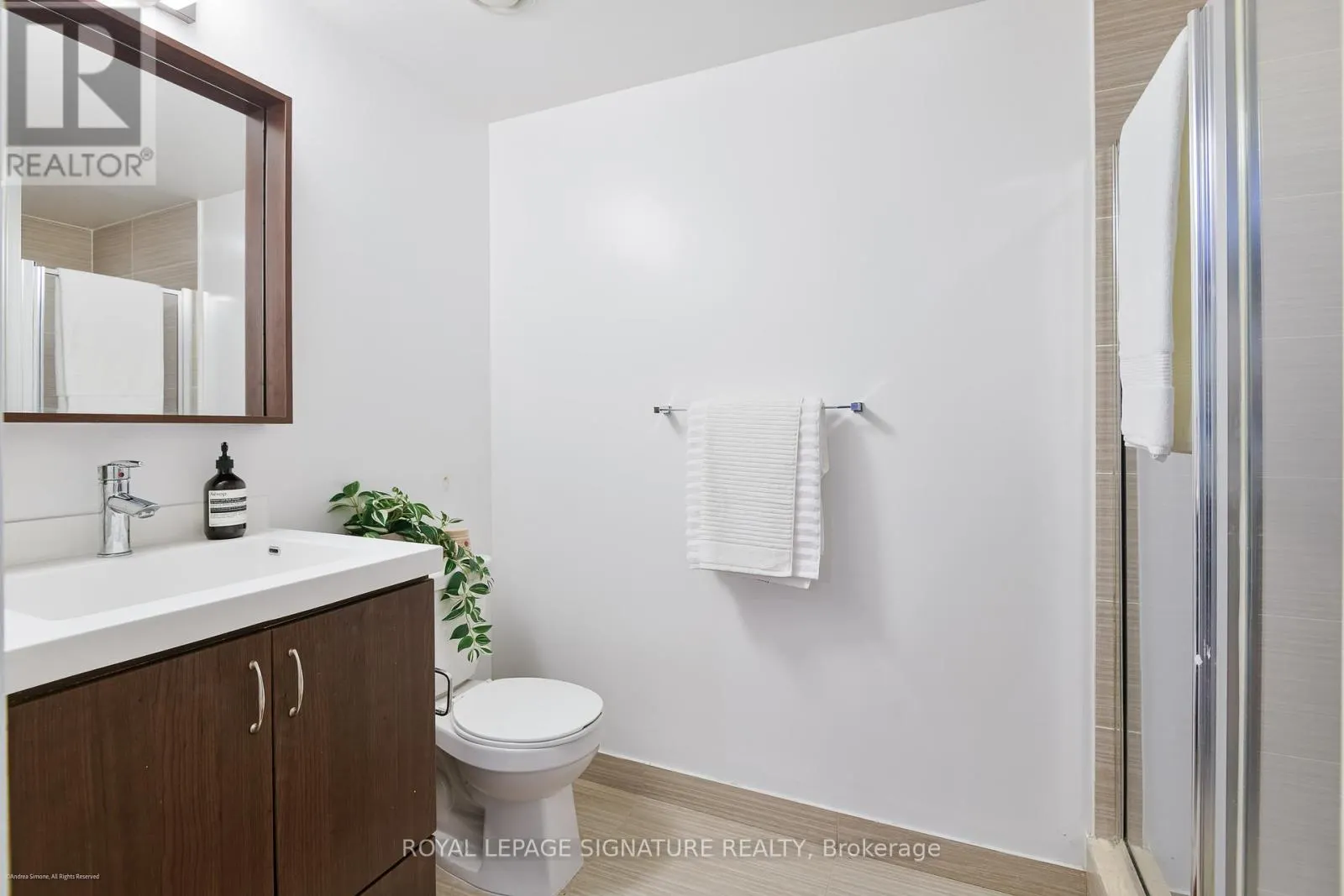 1007 - 560 FRONT STREET W