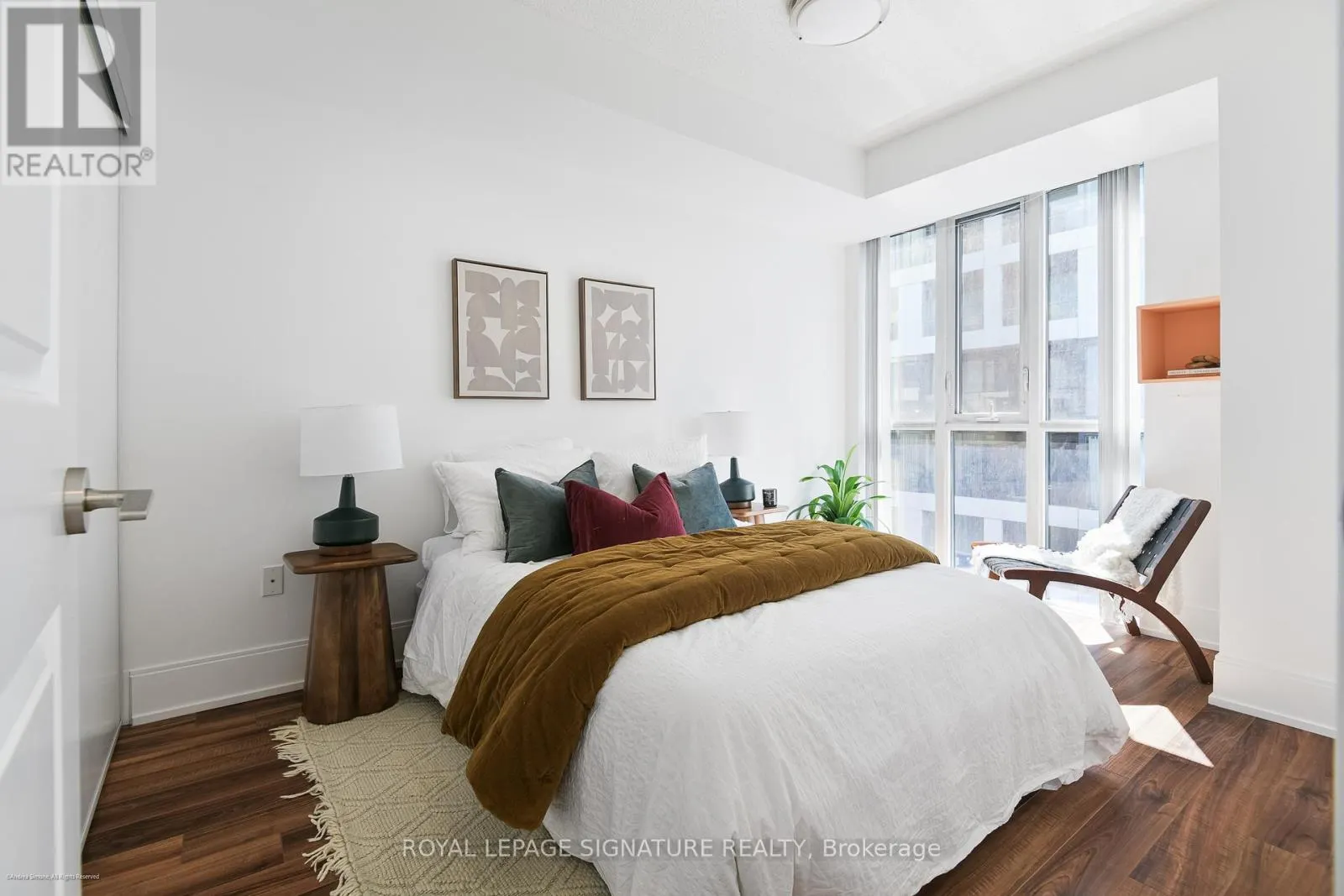 1007 - 560 FRONT STREET W