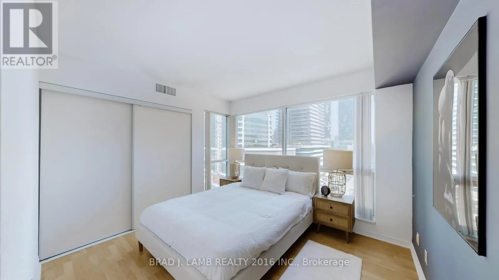 907 - 10 YONGE STREET