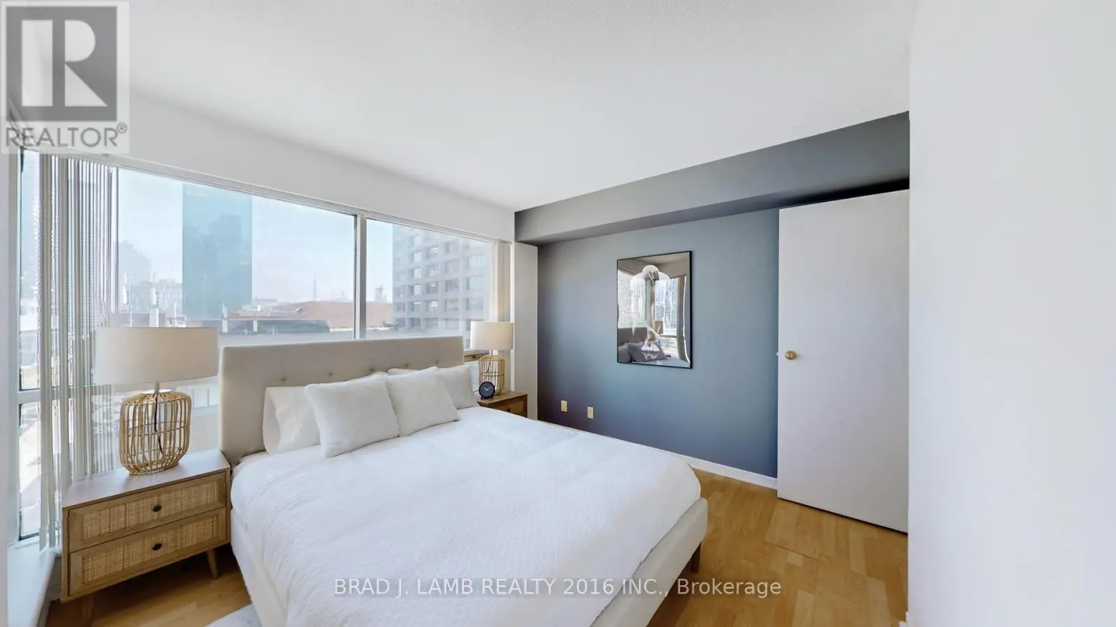 907 - 10 YONGE STREET