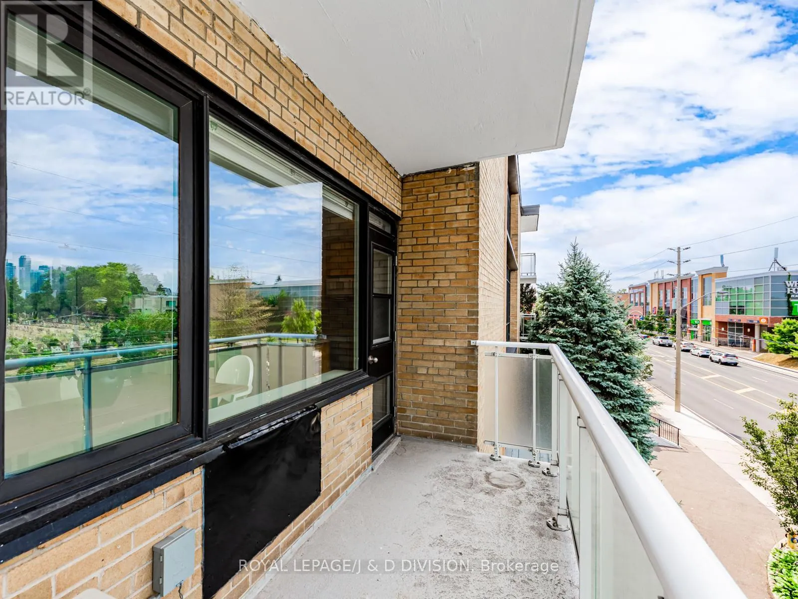 301 - 1901 BAYVIEW AVENUE