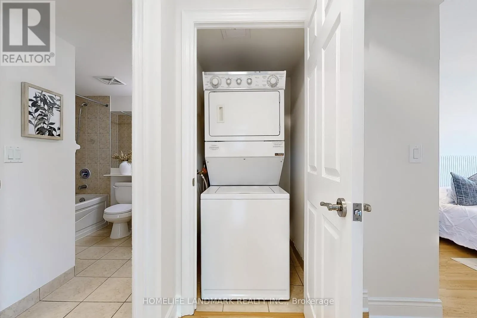 1405 - 15 GREENVIEW AVENUE