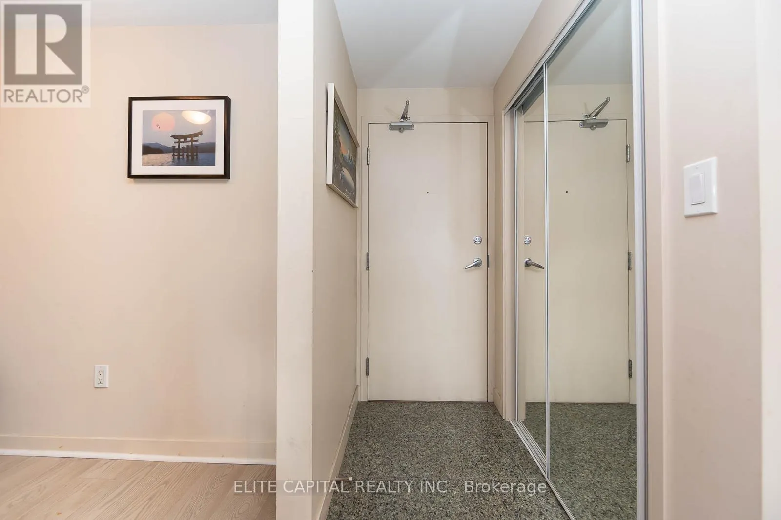 1008 - 10 NAVY WHARF COURT