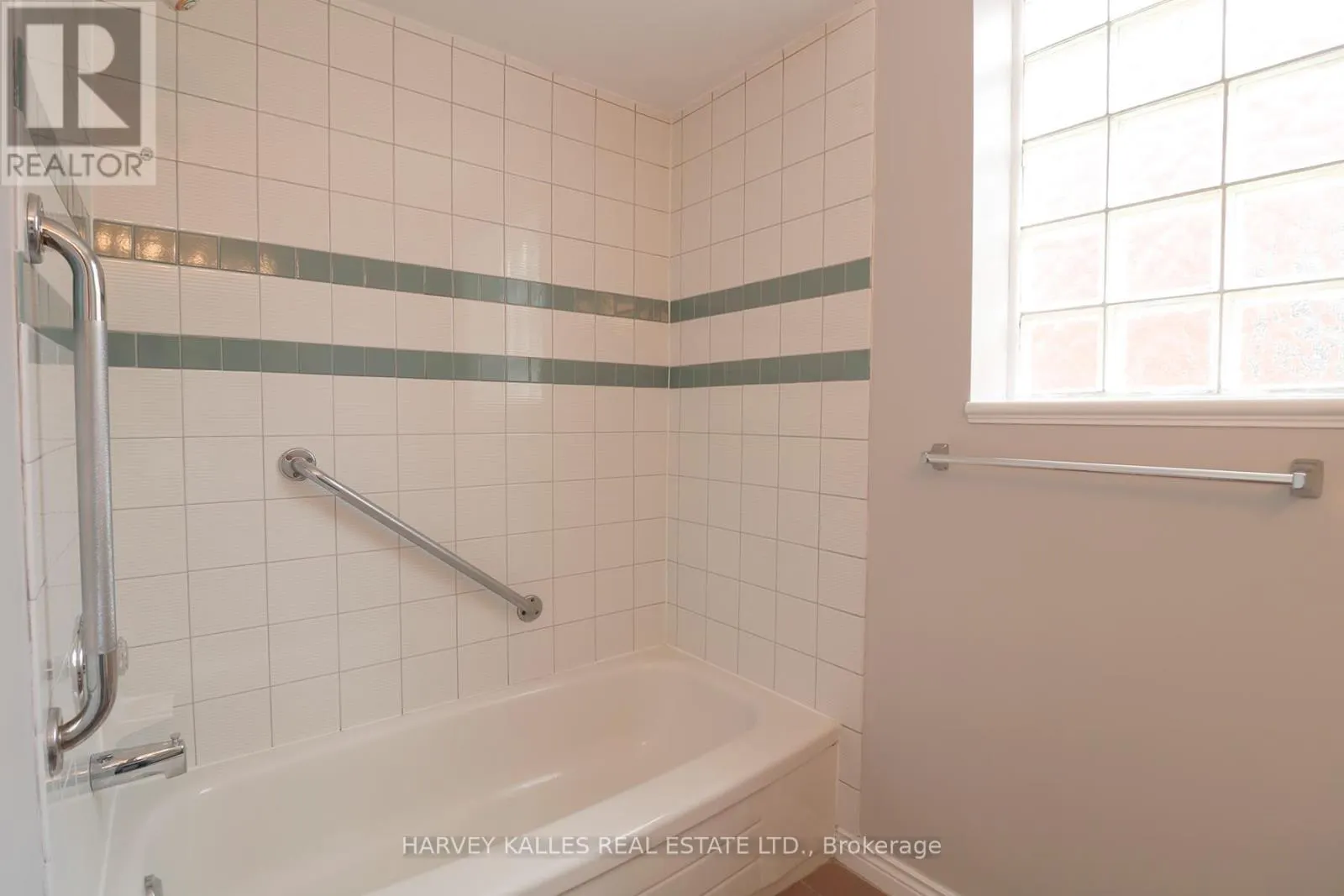 C - 1424 BAYVIEW AVENUE
