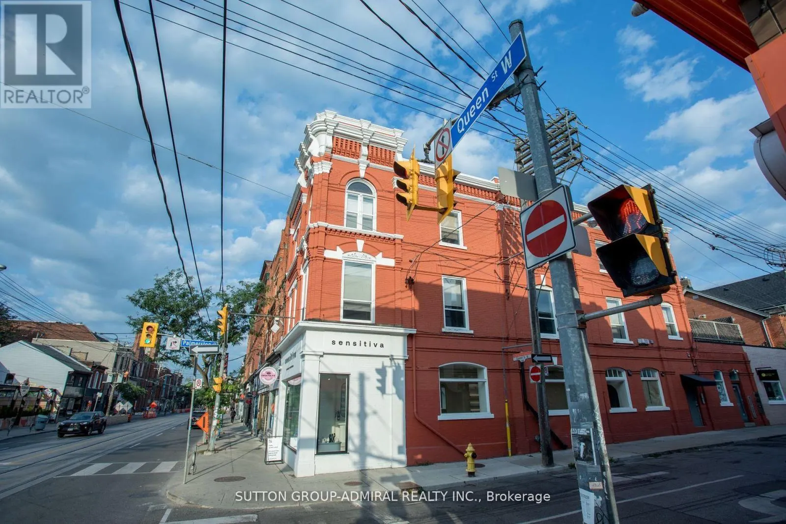 2ND FLR - 652 QUEEN STREET W