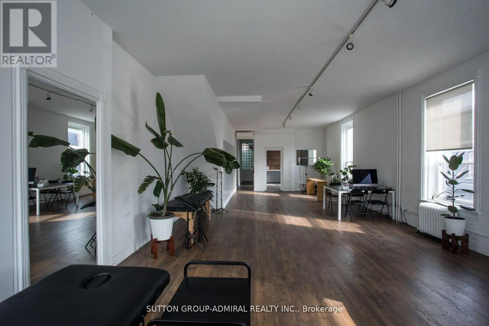 2ND FLR - 652 QUEEN STREET W