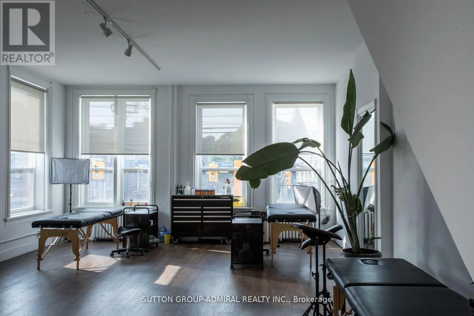 2ND FLR - 652 QUEEN STREET W