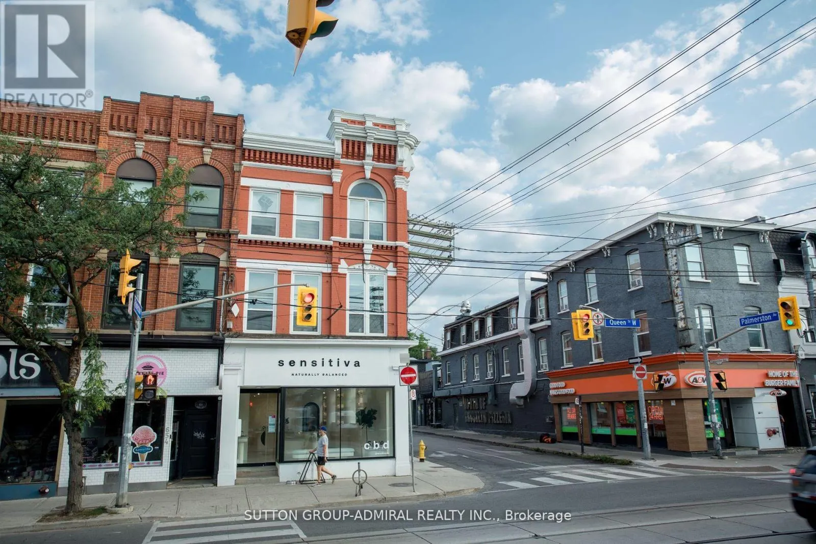 2ND FLR - 652 QUEEN STREET W