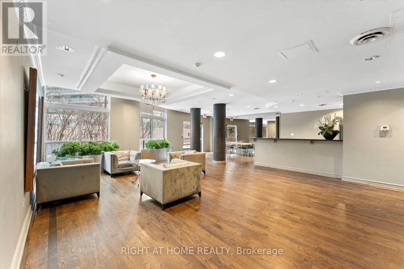 308 - 23 LORRAINE DRIVE