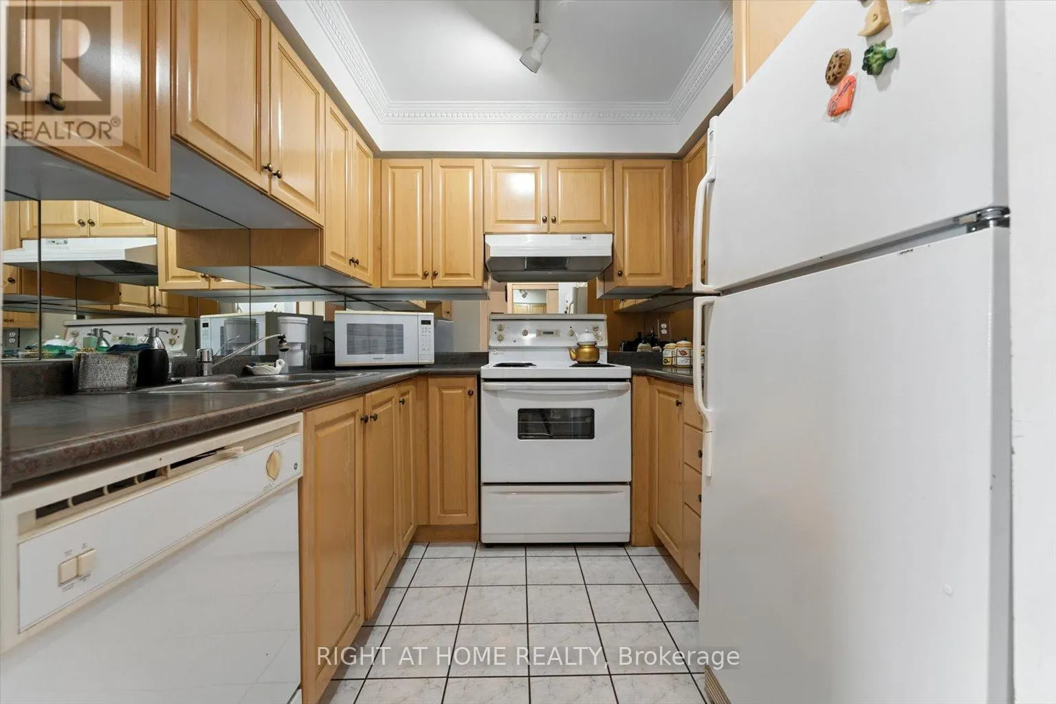 308 - 23 LORRAINE DRIVE