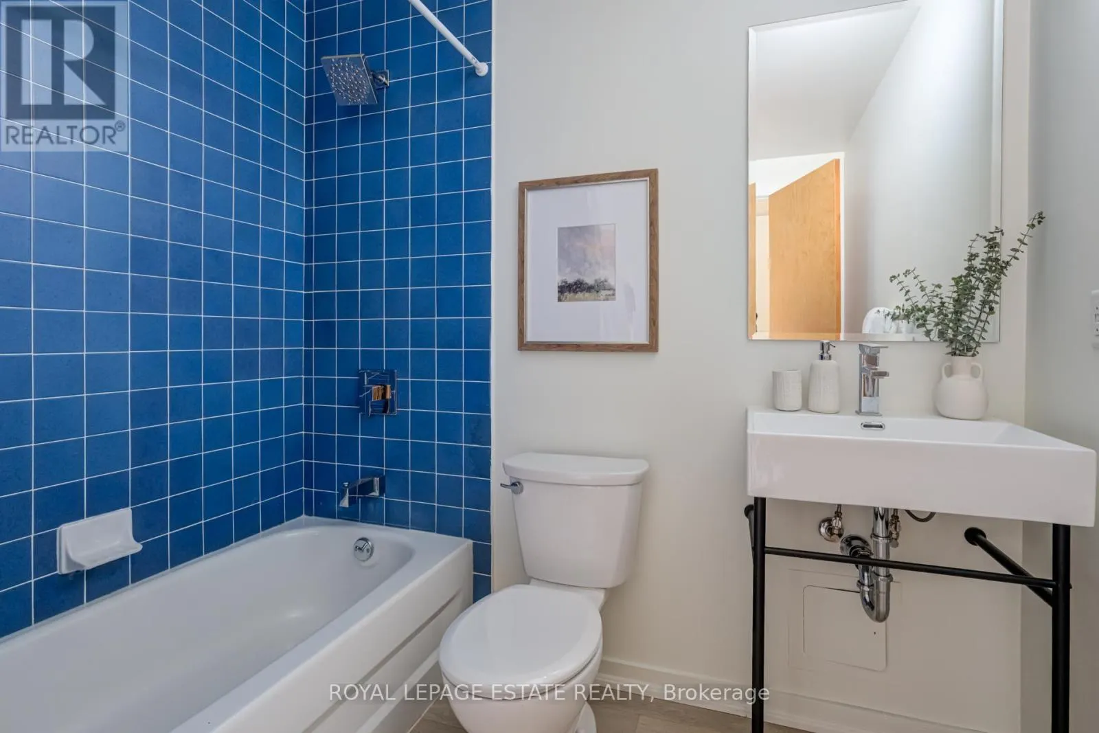 311 - 833 KING STREET W