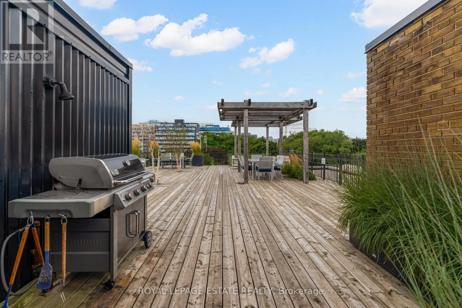 311 - 833 KING STREET W