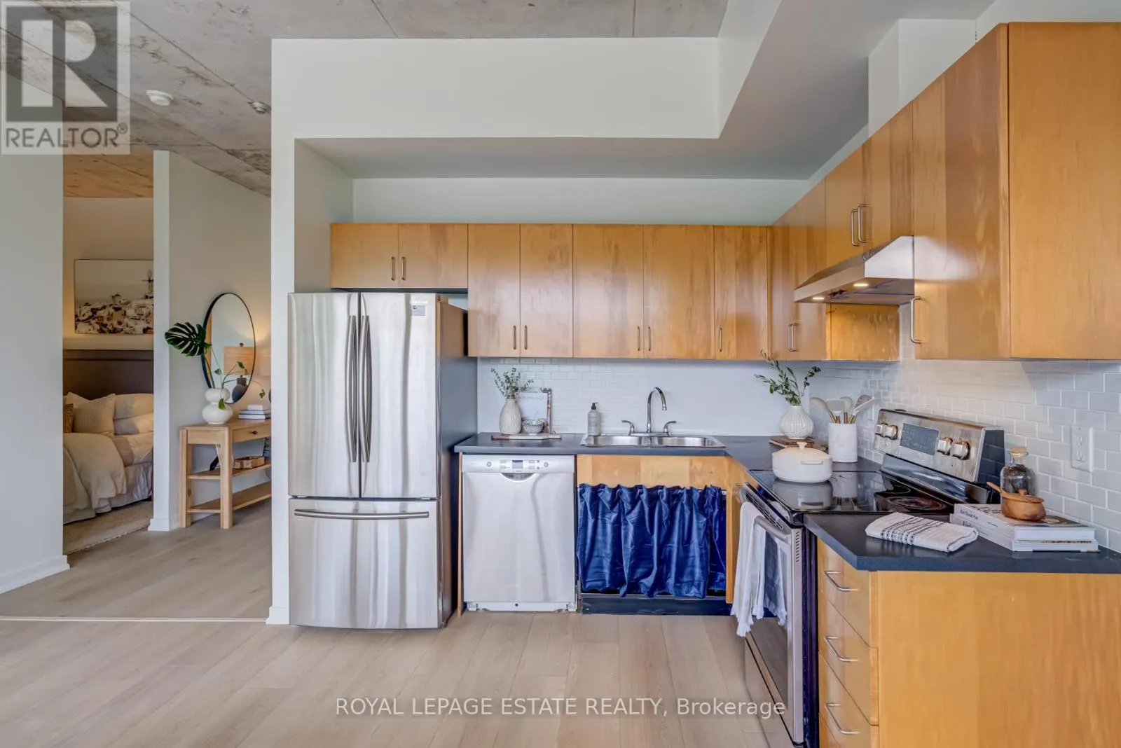 311 - 833 KING STREET W
