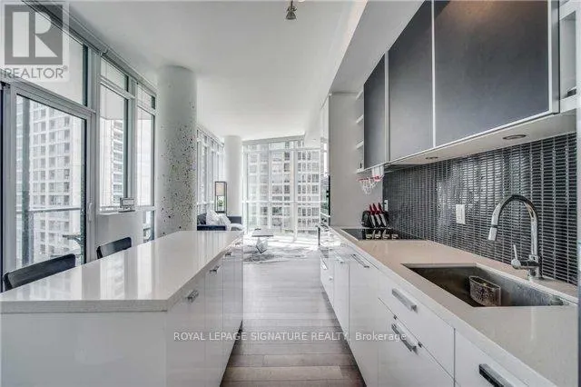 607 - 32 DAVENPORT ROAD