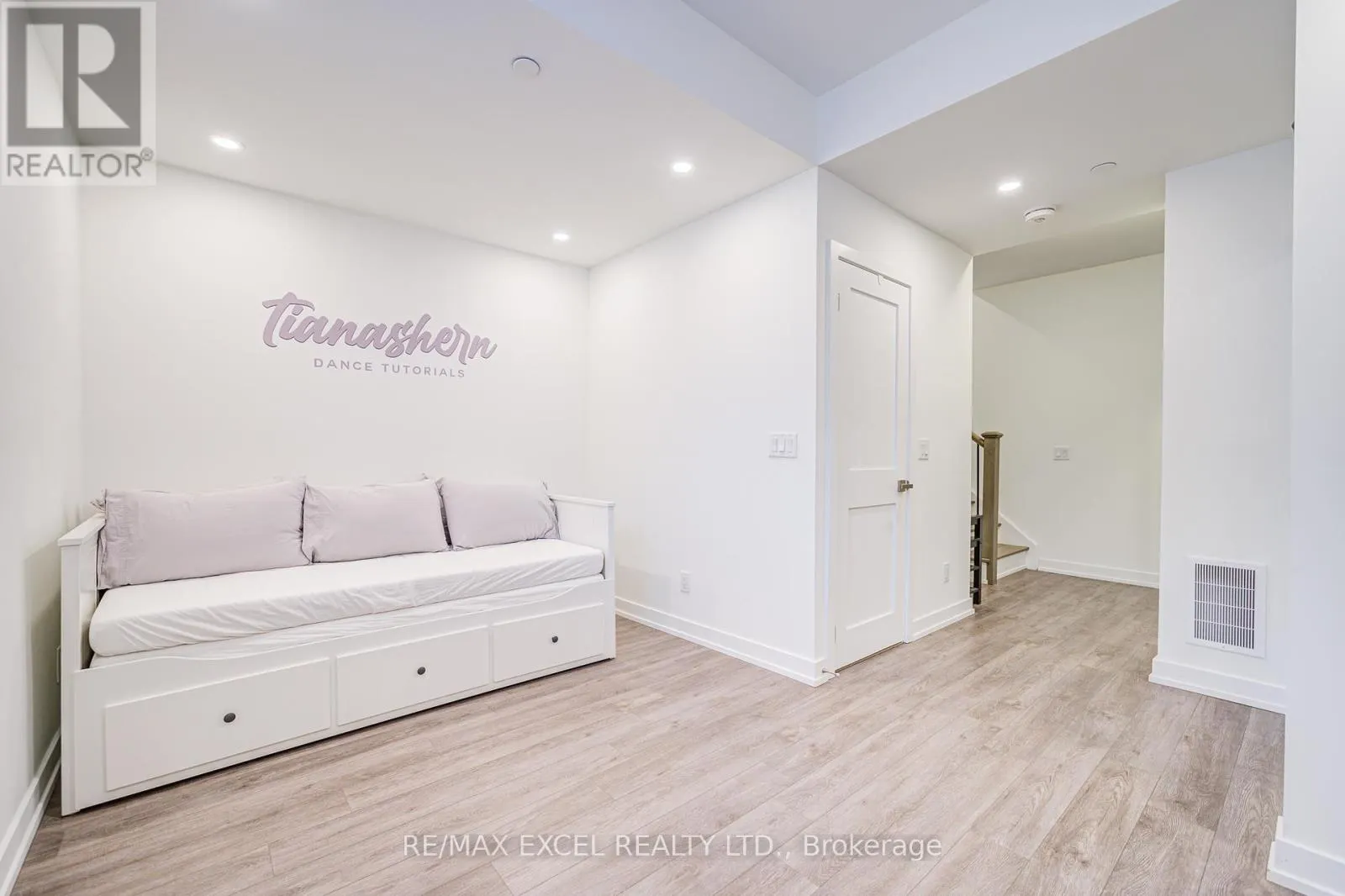 26 - 51 WINLOCK PARK