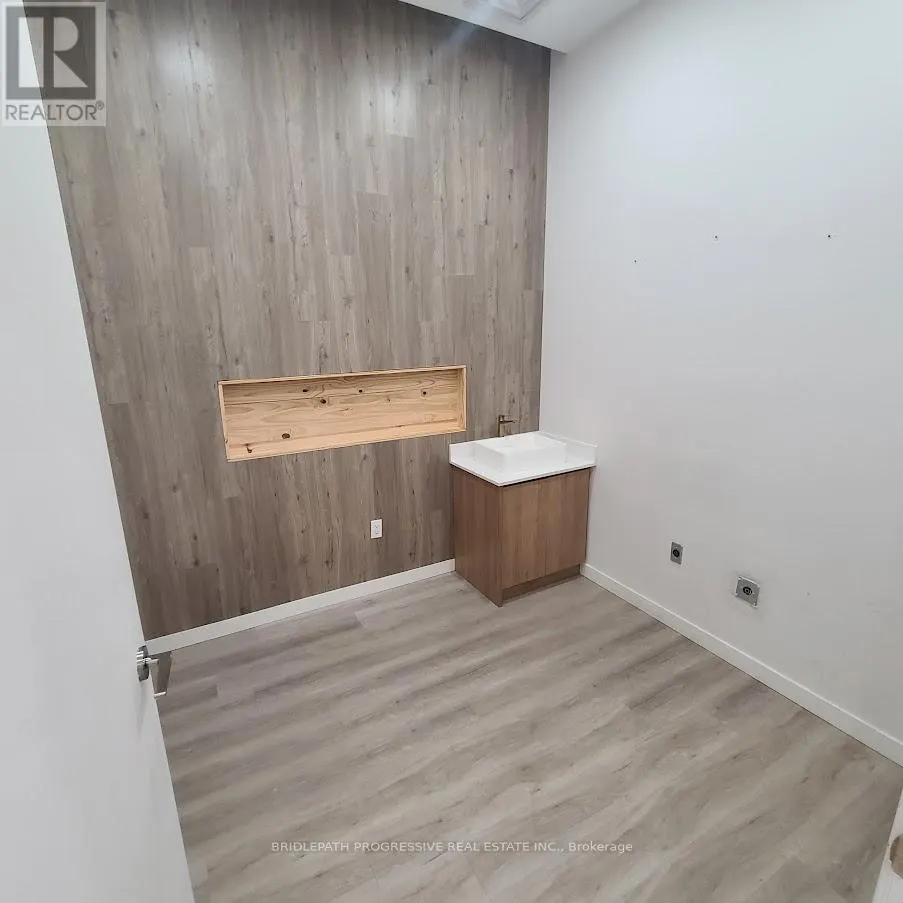 6 - 650 SHEPPARD AVENUE E