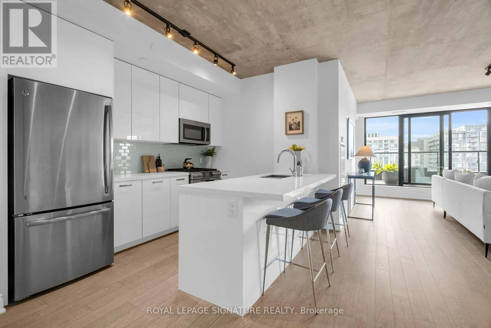 1105 - 608 RICHMOND STREET W
