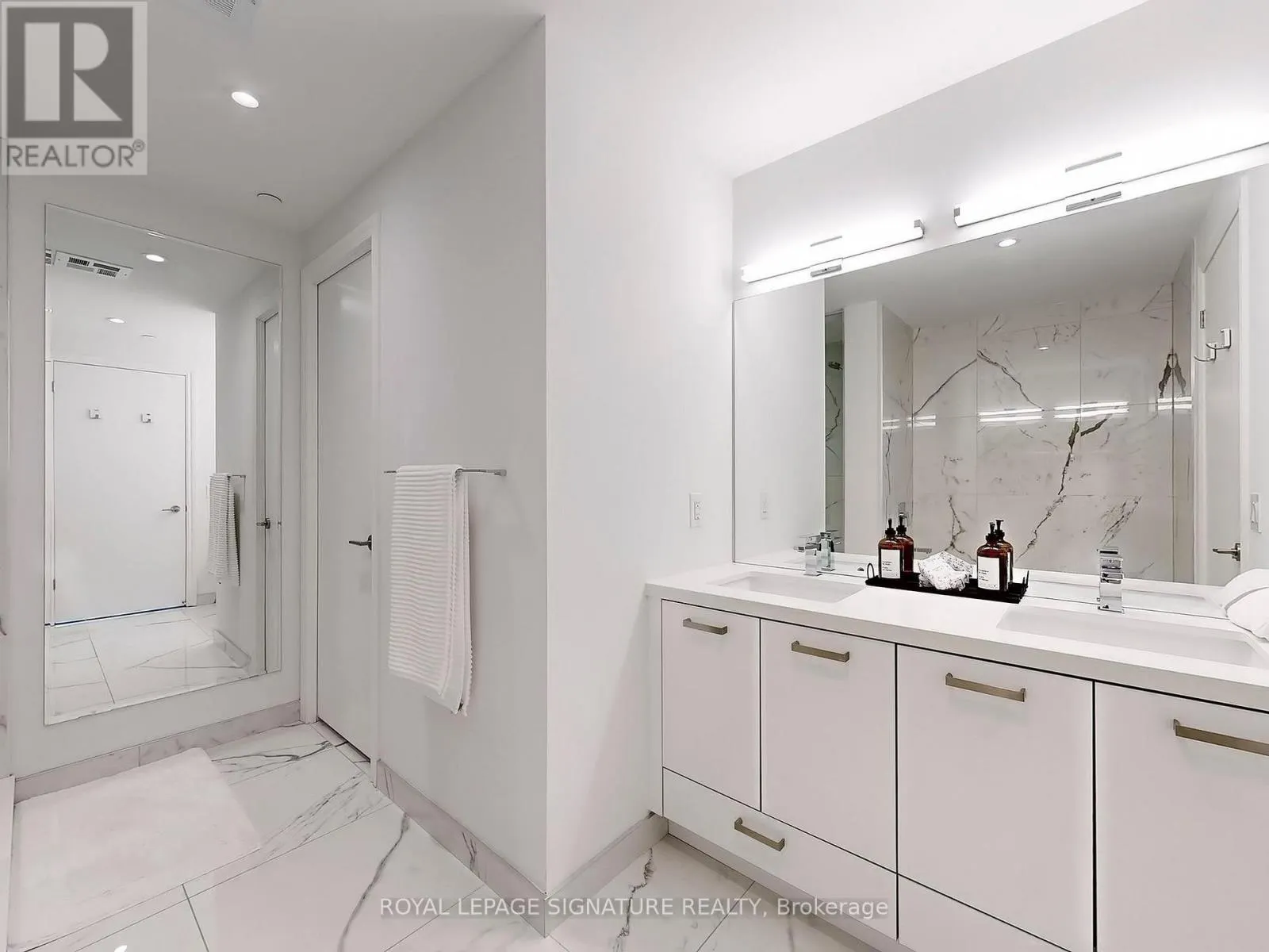 1105 - 608 RICHMOND STREET W