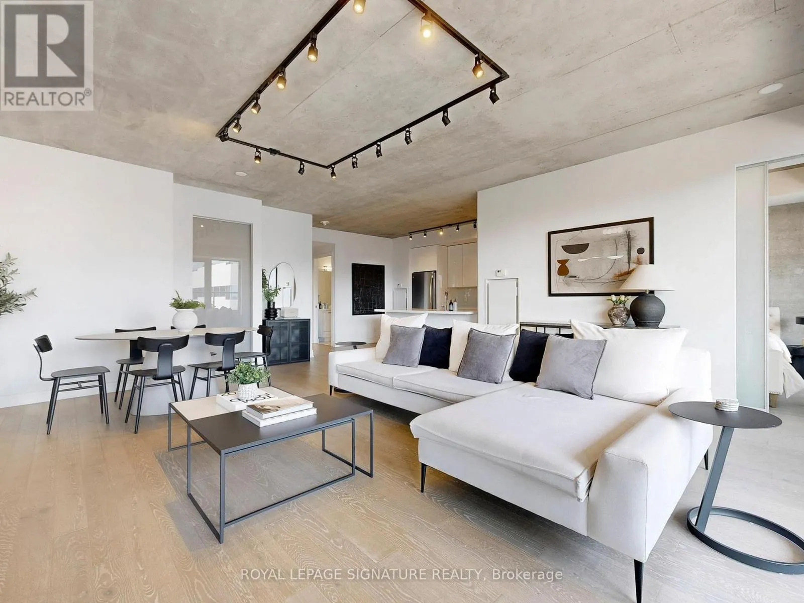 1105 - 608 RICHMOND STREET W