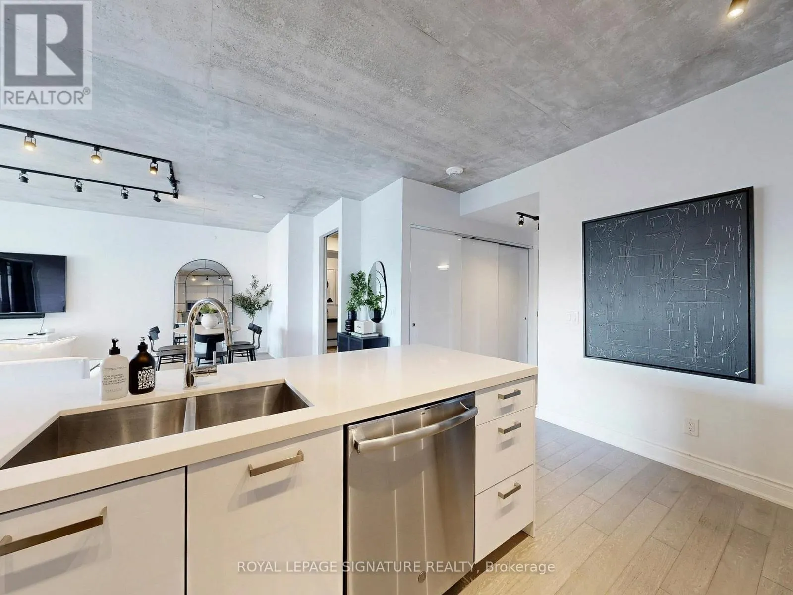 1105 - 608 RICHMOND STREET W