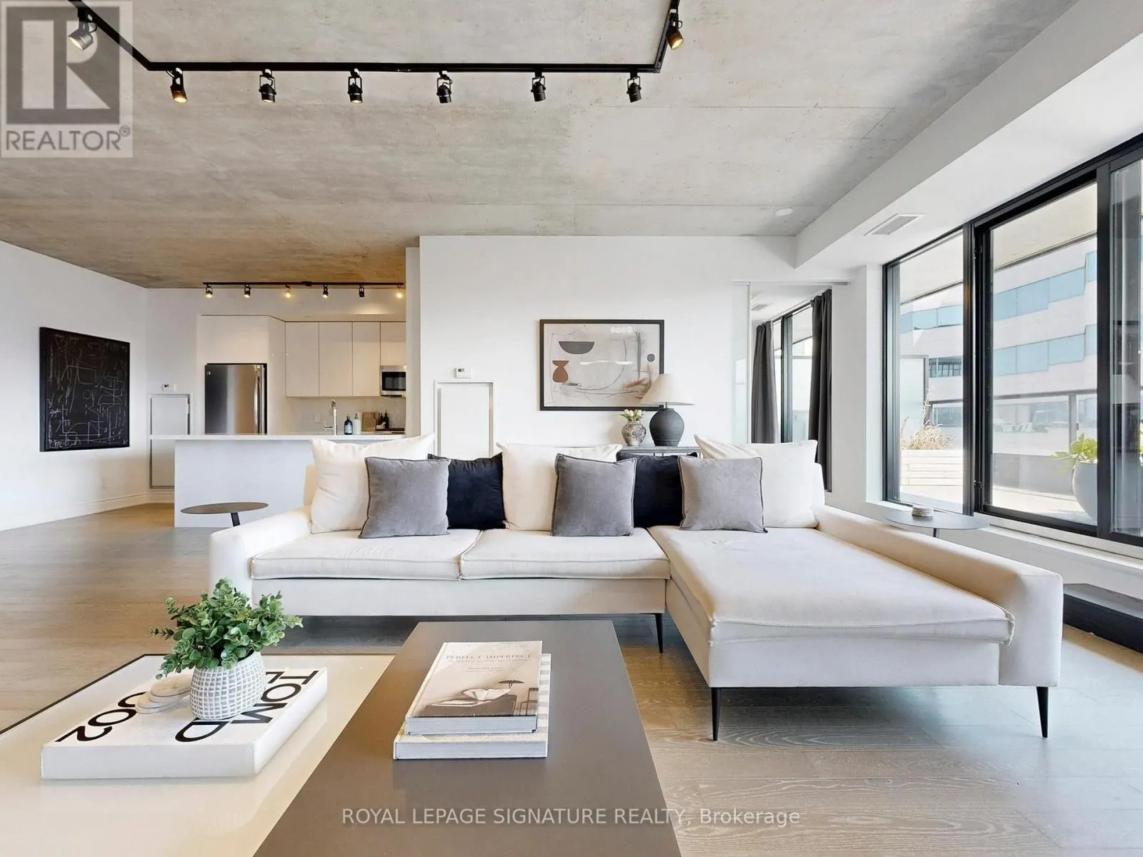 1105 - 608 RICHMOND STREET W