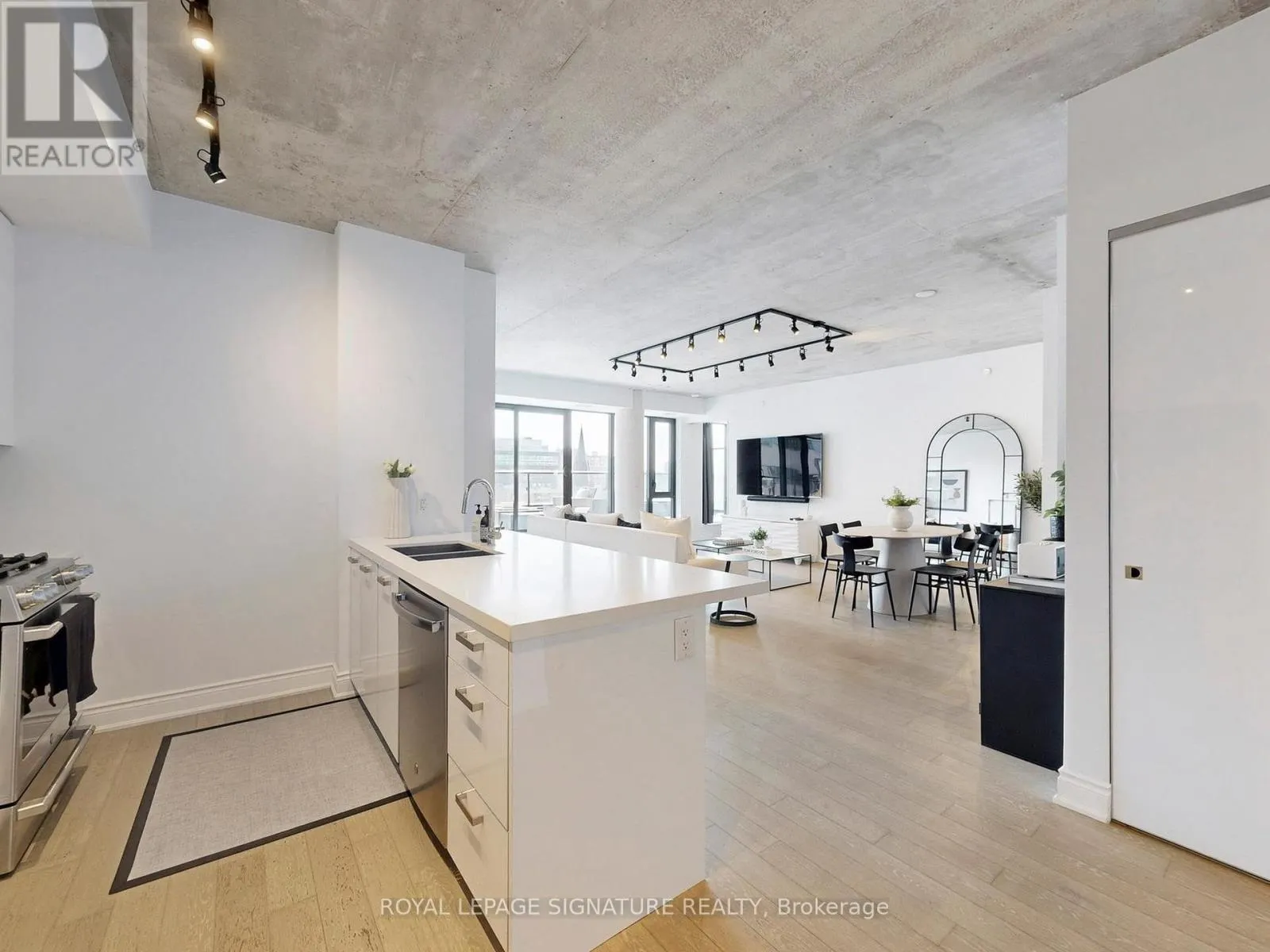 1105 - 608 RICHMOND STREET W
