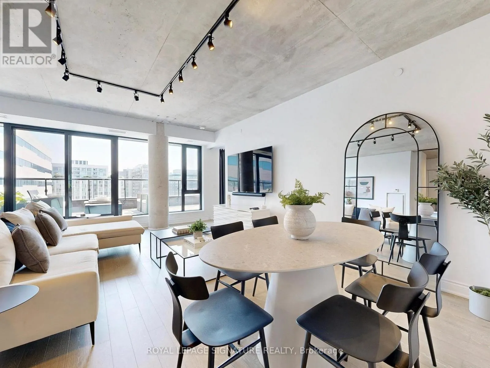 1105 - 608 RICHMOND STREET W