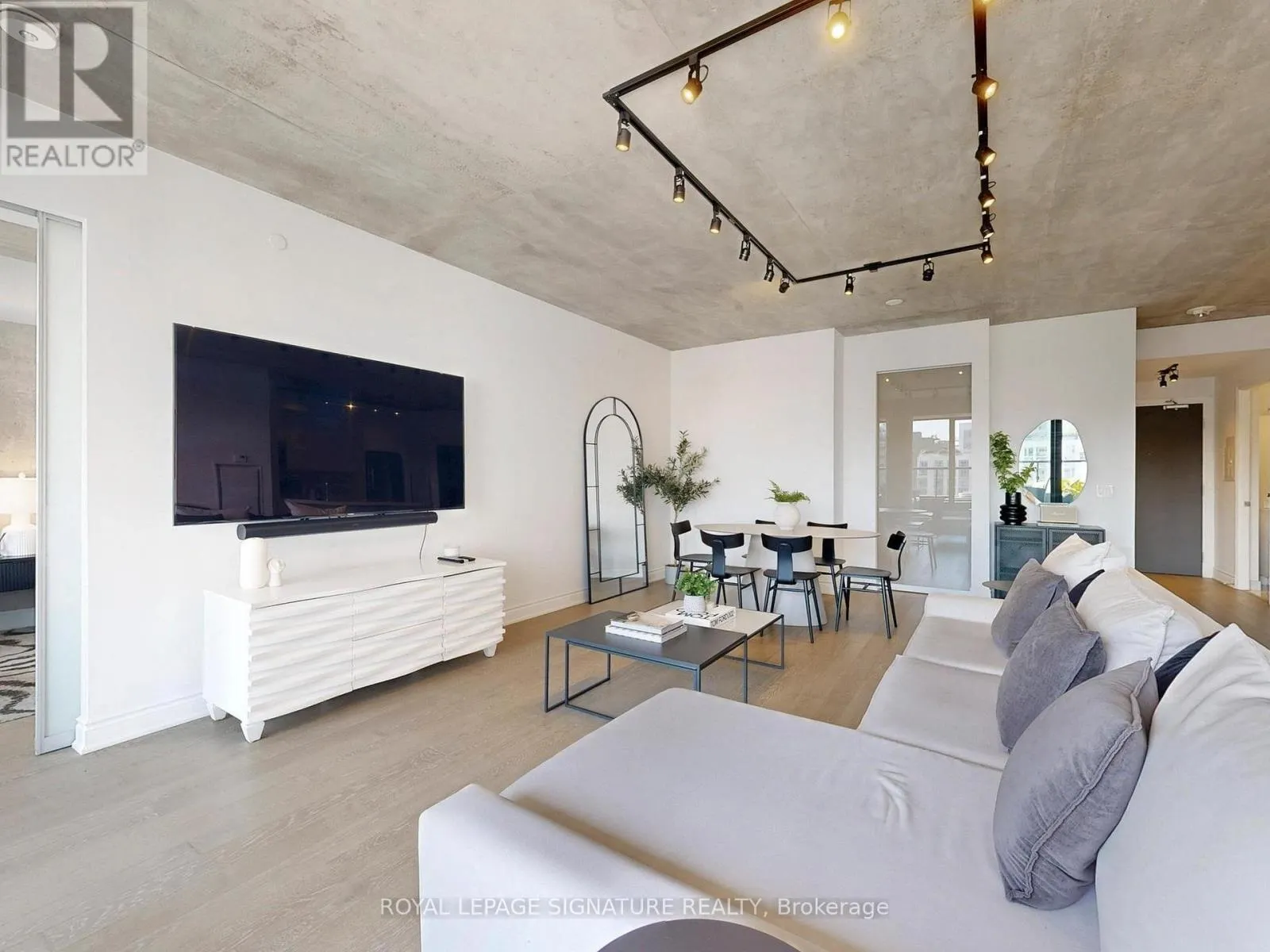 1105 - 608 RICHMOND STREET W