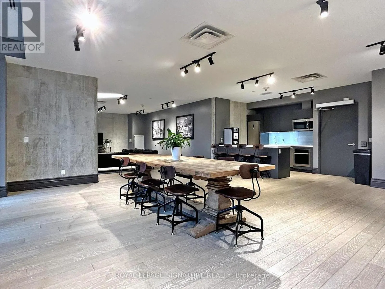 1105 - 608 RICHMOND STREET W