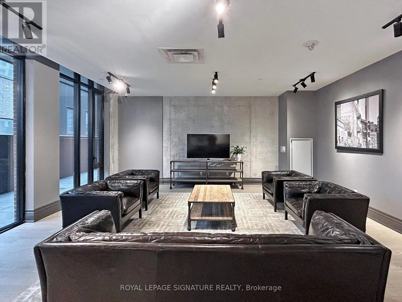 1105 - 608 RICHMOND STREET W