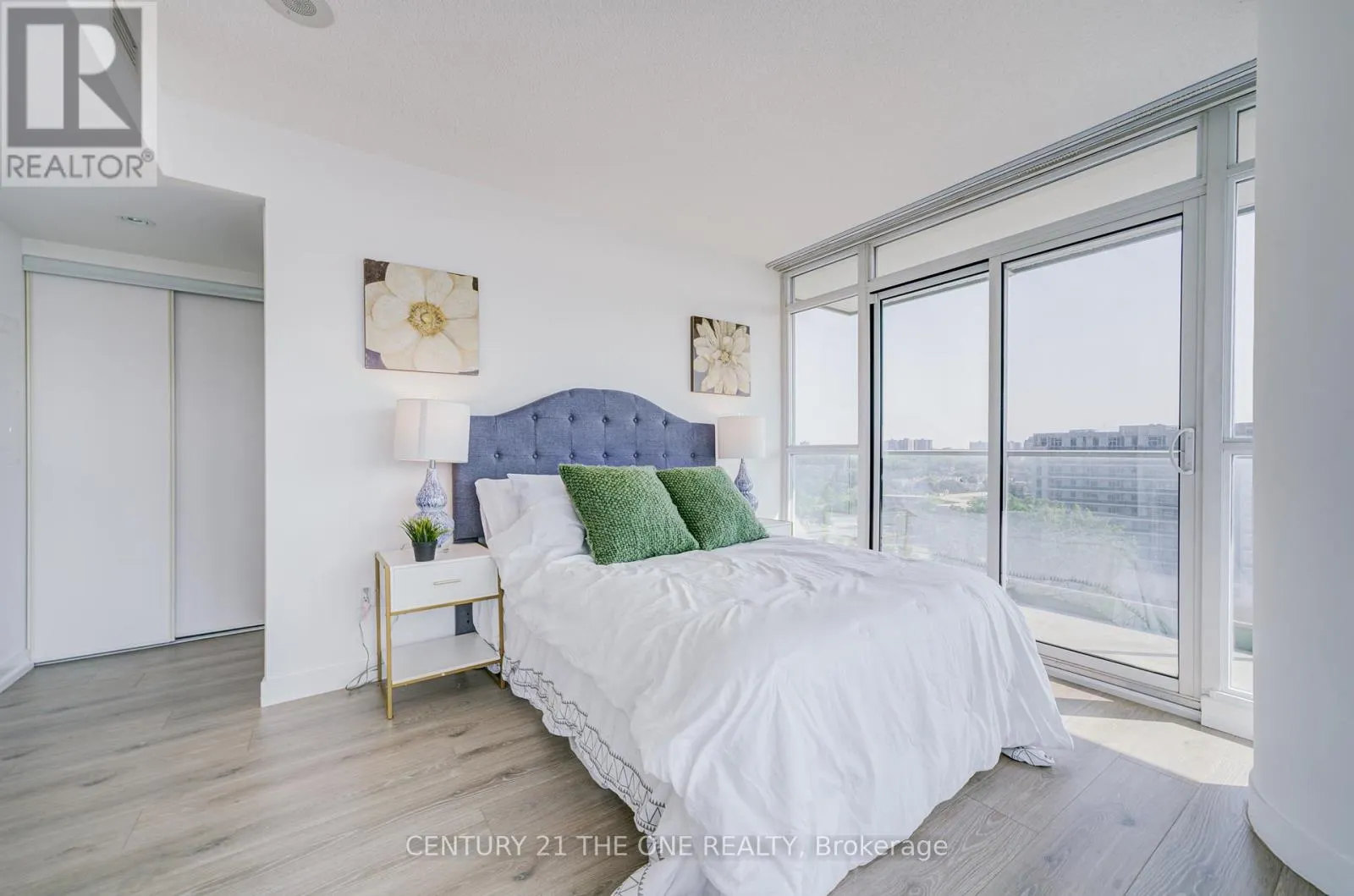 1011 - 29 SINGER COURT