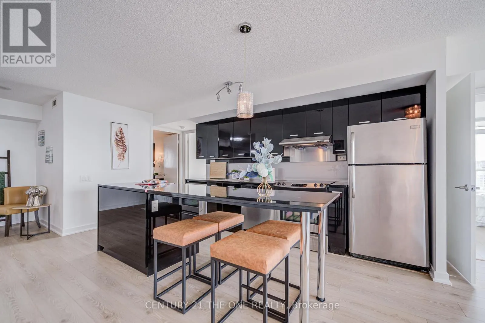 1011 - 29 SINGER COURT
