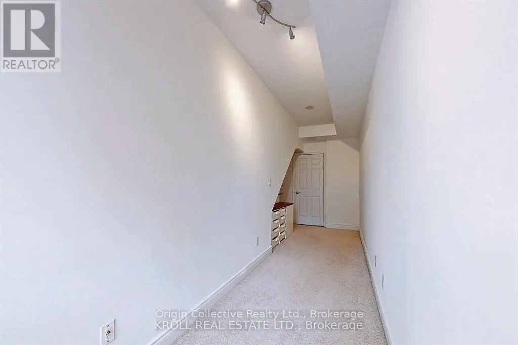 220 - 31 OLIVE AVENUE