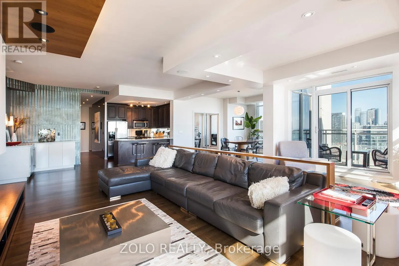 3403 - 628 FLEET STREET