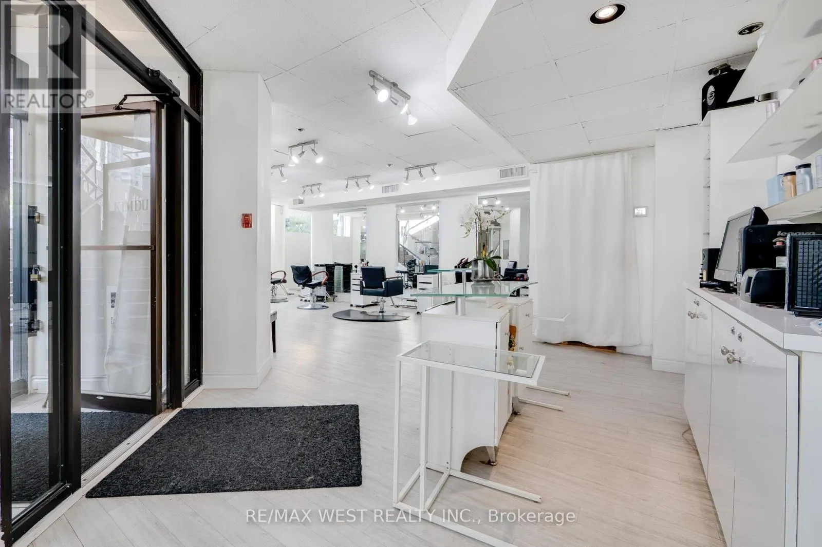 1300 BAY STREET