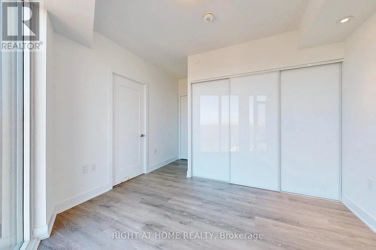 3103 - 575 BLOOR STREET E