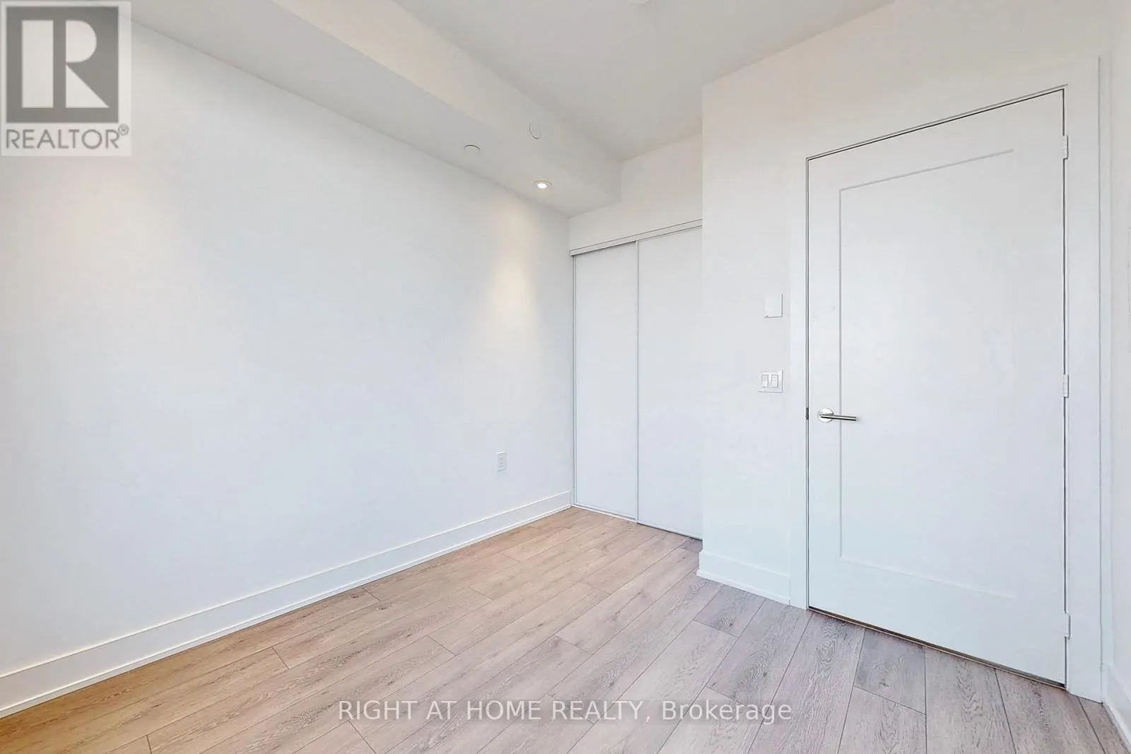 3103 - 575 BLOOR STREET E
