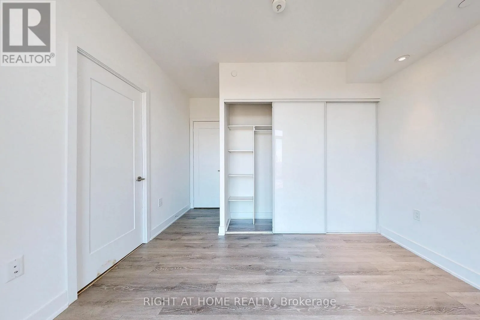 3103 - 575 BLOOR STREET E