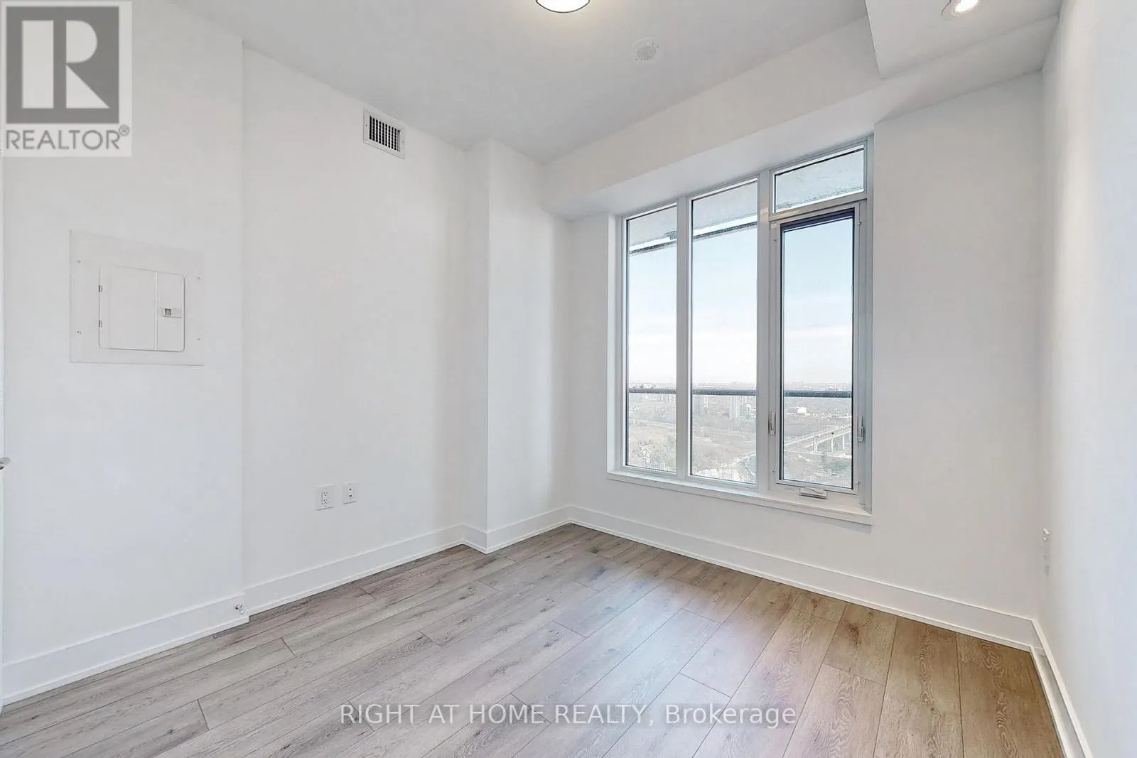 3103 - 575 BLOOR STREET E