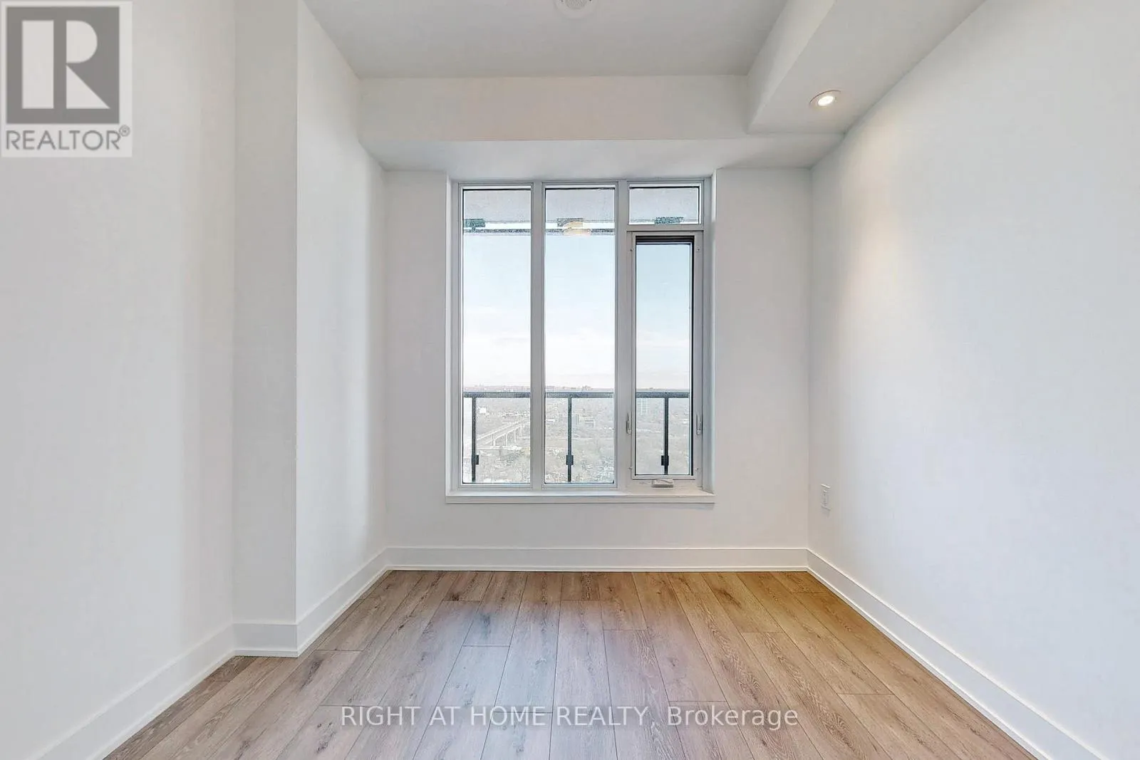 3103 - 575 BLOOR STREET E