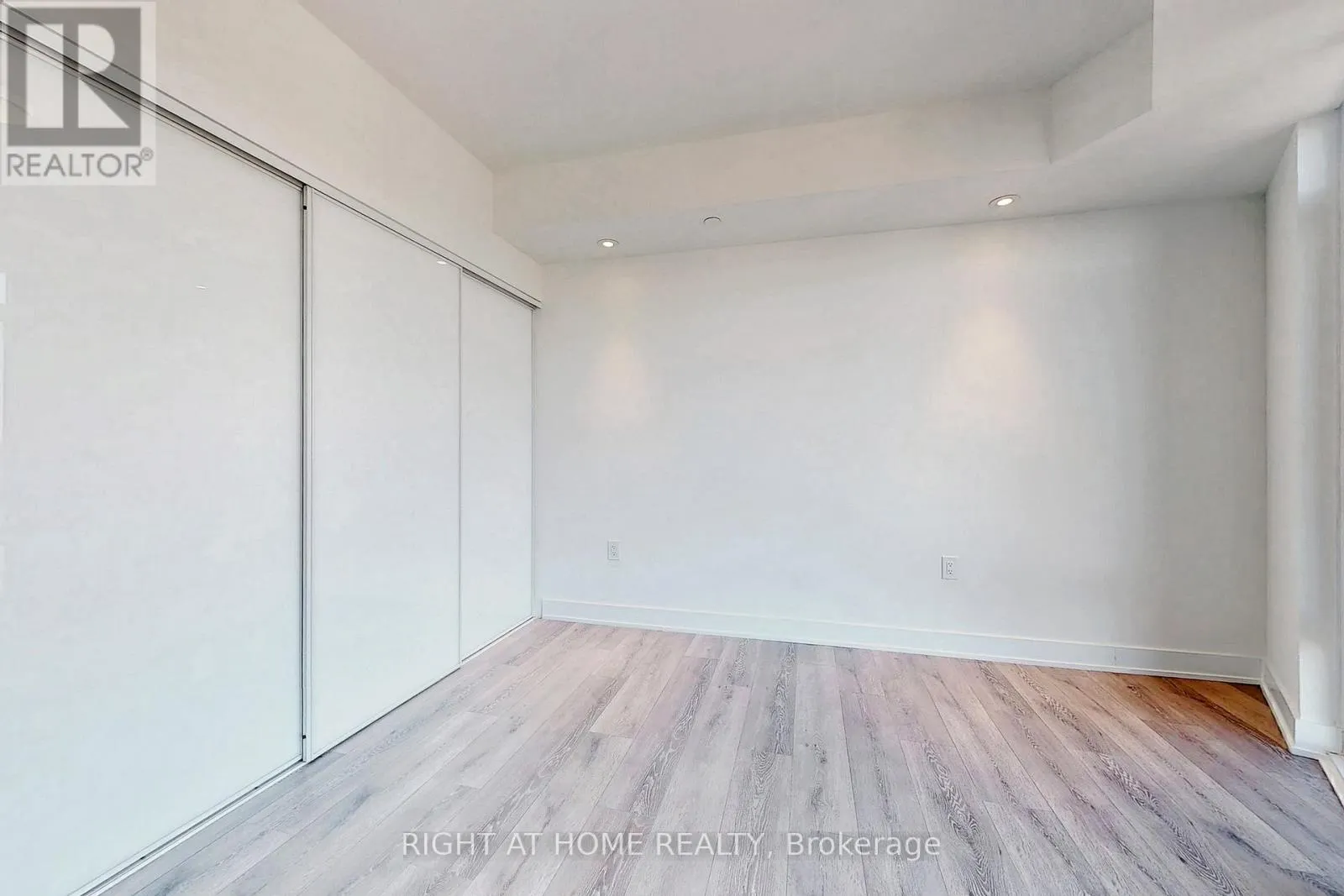 3103 - 575 BLOOR STREET E